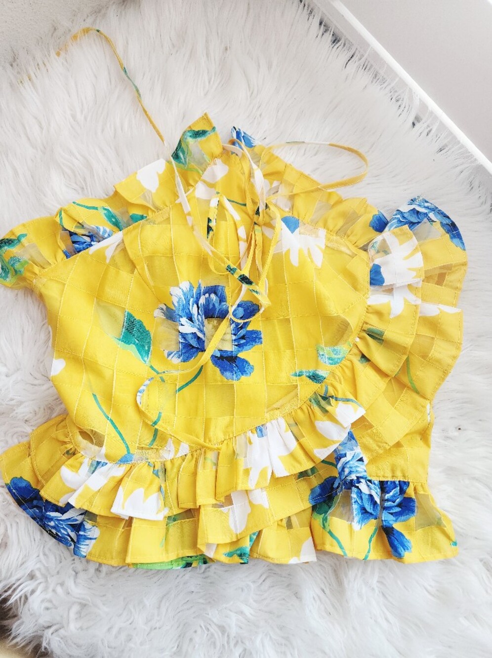 TEA CUP HALTER NECK YELLOW FLORAL RUFLE CROP TOP WOMENS SIZE SMALL
